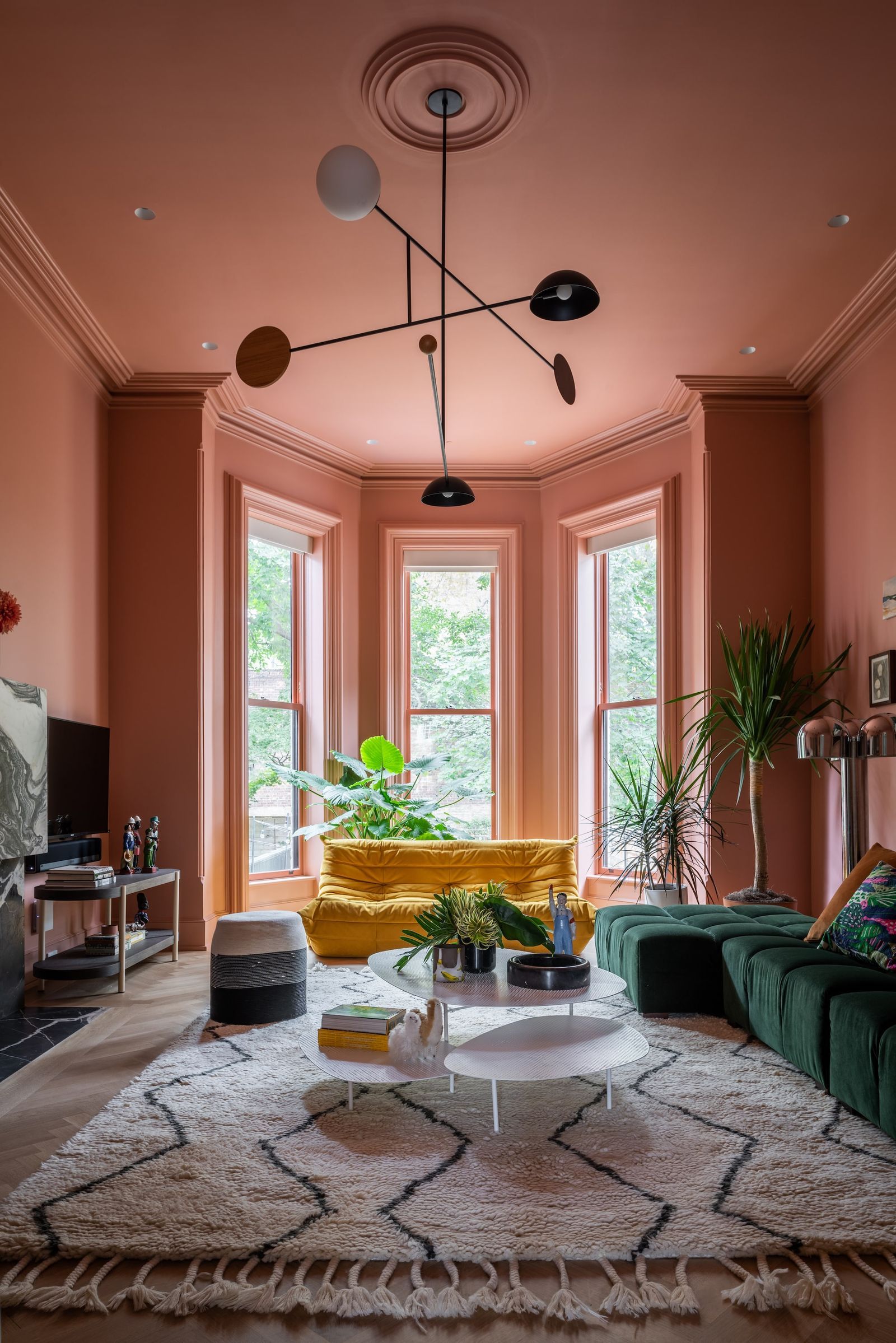 Transforming spaces with immersive, bold color drenching