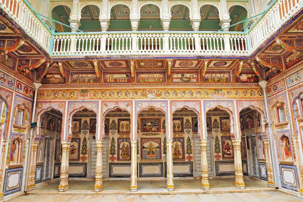 Poddar Haveli – A restored haveli-turned-museum showcasing over 750 vibrant frescoes of Shekhawati culture