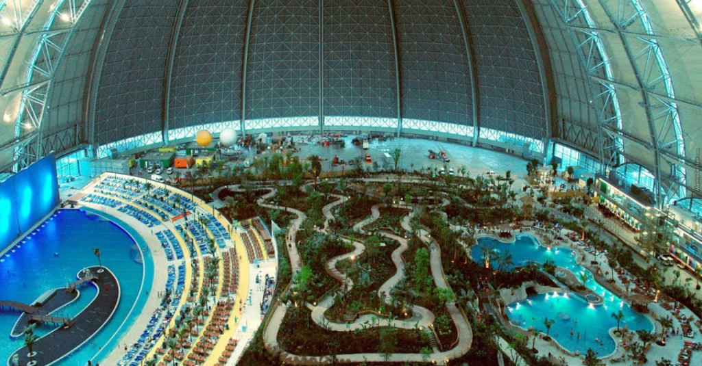 10 Awe-Inspiring Waterpark Architectures That Redefine Scale and Spatial Design