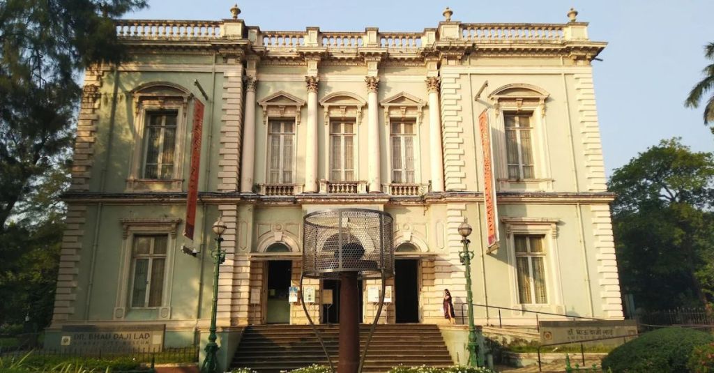 20 Best Places to Visit in Mumbai for Architecture, Food, and Culture