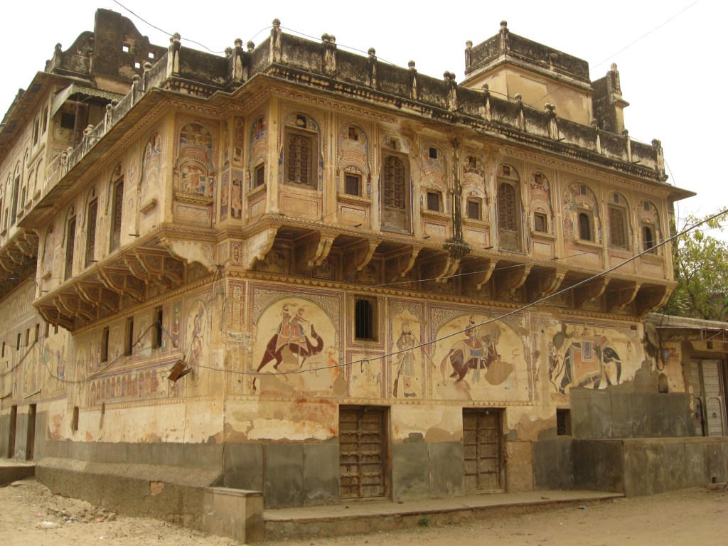 Aath Haveli – A majestic cluster of eight fresco-filled havelis reflecting Shekhawati’s rich merchant legacy